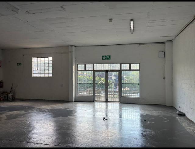 252M² WAREHOUSE TO LET IN BRIARDENE